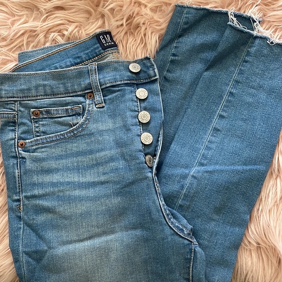 NWOT Gap True Skinny Jeans Light wash Size 28T - Picture 2 of 6